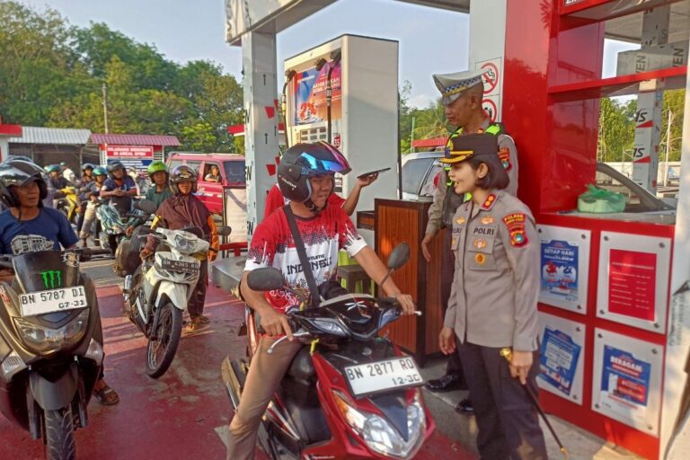 Antrean BBM Memanjang di Bangka Barat, Polisi Tingkatkan Pengawasan di SPBU